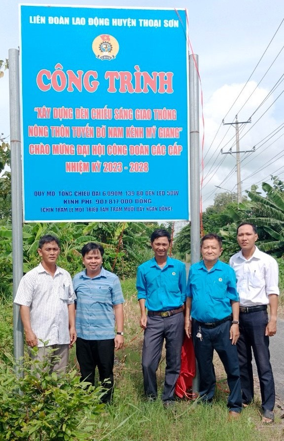 Thoại Sơn: Gắn biển công trình chào mừng Đại hội Công đoàn tỉnh và Công đoàn Việt Nam