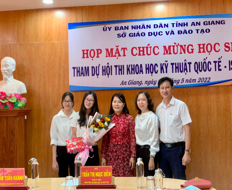 Hạnh phúc gia đình là điểm tựa cho phát triển của con người