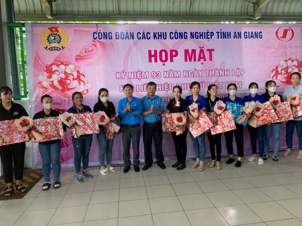 CĐ các Khu CN tỉnh: quan tâm chăm lo nữ cán bộ công đoàn, CNLĐ
