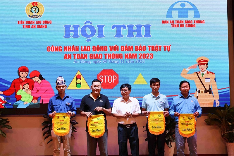C:\Users\NDDTHANH\Desktop\ATGT2.jpg