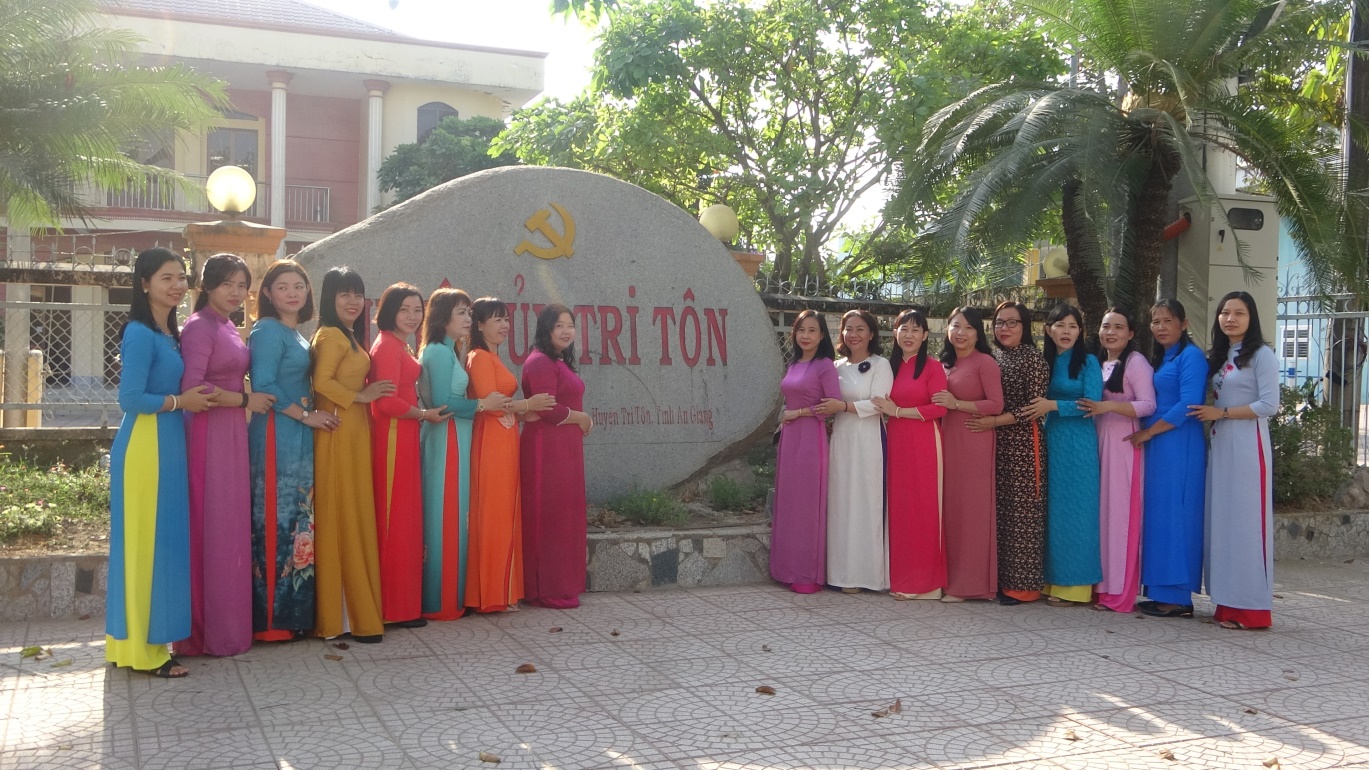 D:\chau phong\anh\2 2024\tuan le ao dai\DSC06983.JPG