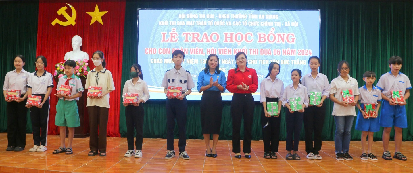 A group of people standing on a stage

Description automatically generated