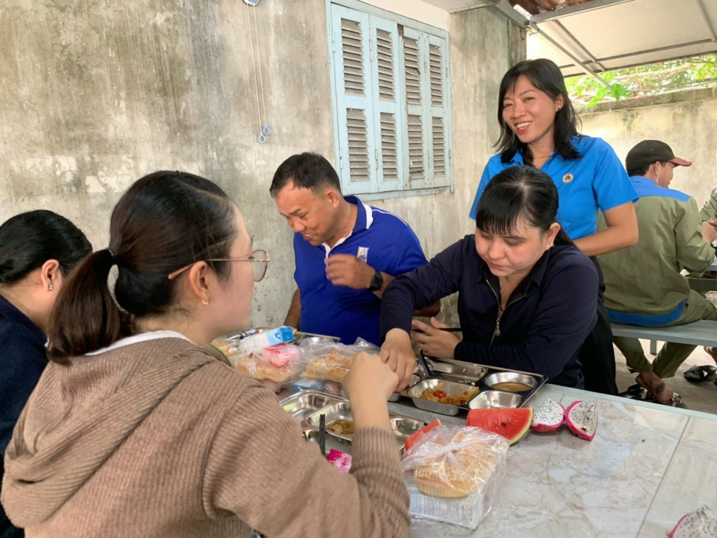 Ấm áp “Bữa cơm Công đoàn” tại Công ty CP XNK Nông sản Thực phẩm An Giang