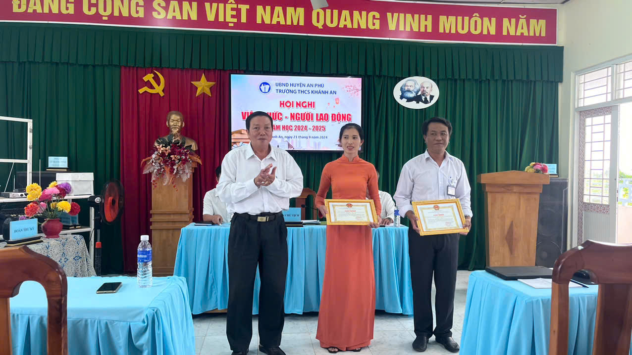 D:\D\CONG DOAN AN PHU 2023\6. ANH  VÀ BAN TIN CÔNG ĐOÀN\1. ANH  HOAT DONG CÔNG ĐOÀN\HOI NGHI CBCC,VC,LD\NAM 2024\HOI NGHI VIEN CHUC TRUONG HOC , 2024-2025\z5857543389038_a425d5ba17fa24ef4fe4a666db4349f0.jpg