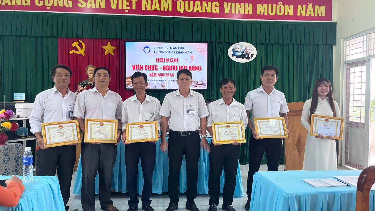 D:\D\CONG DOAN AN PHU 2023\6. ANH  VÀ BAN TIN CÔNG ĐOÀN\1. ANH  HOAT DONG CÔNG ĐOÀN\HOI NGHI CBCC,VC,LD\NAM 2024\HOI NGHI VIEN CHUC TRUONG HOC , 2024-2025\z5857543495451_942c82c28ef55ea0e4be7c802e114d09.jpg