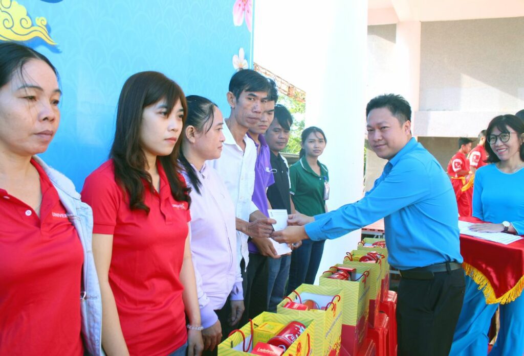 Gần 115.000 suất quà Tết cho công nhân lao động ở An Giang
